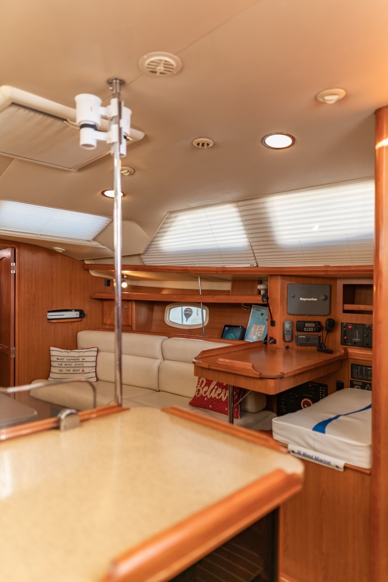 2008 Hunter 45 Deck Salon