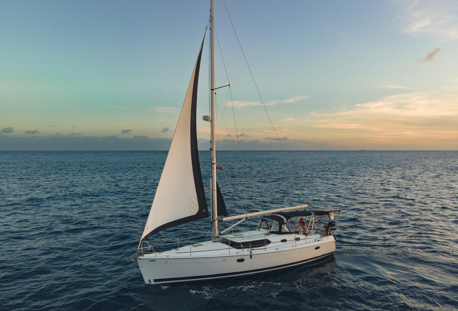 2008 Hunter 45 Deck Salon