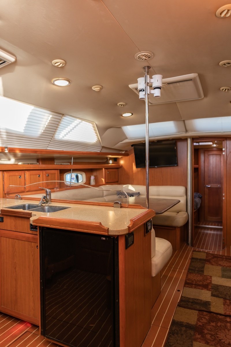 2008 Hunter 45 Deck Salon