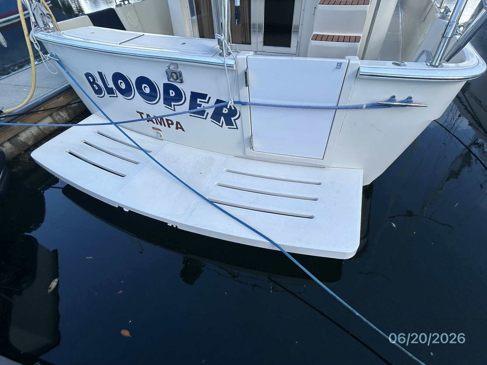 40' Mainship swimplatform