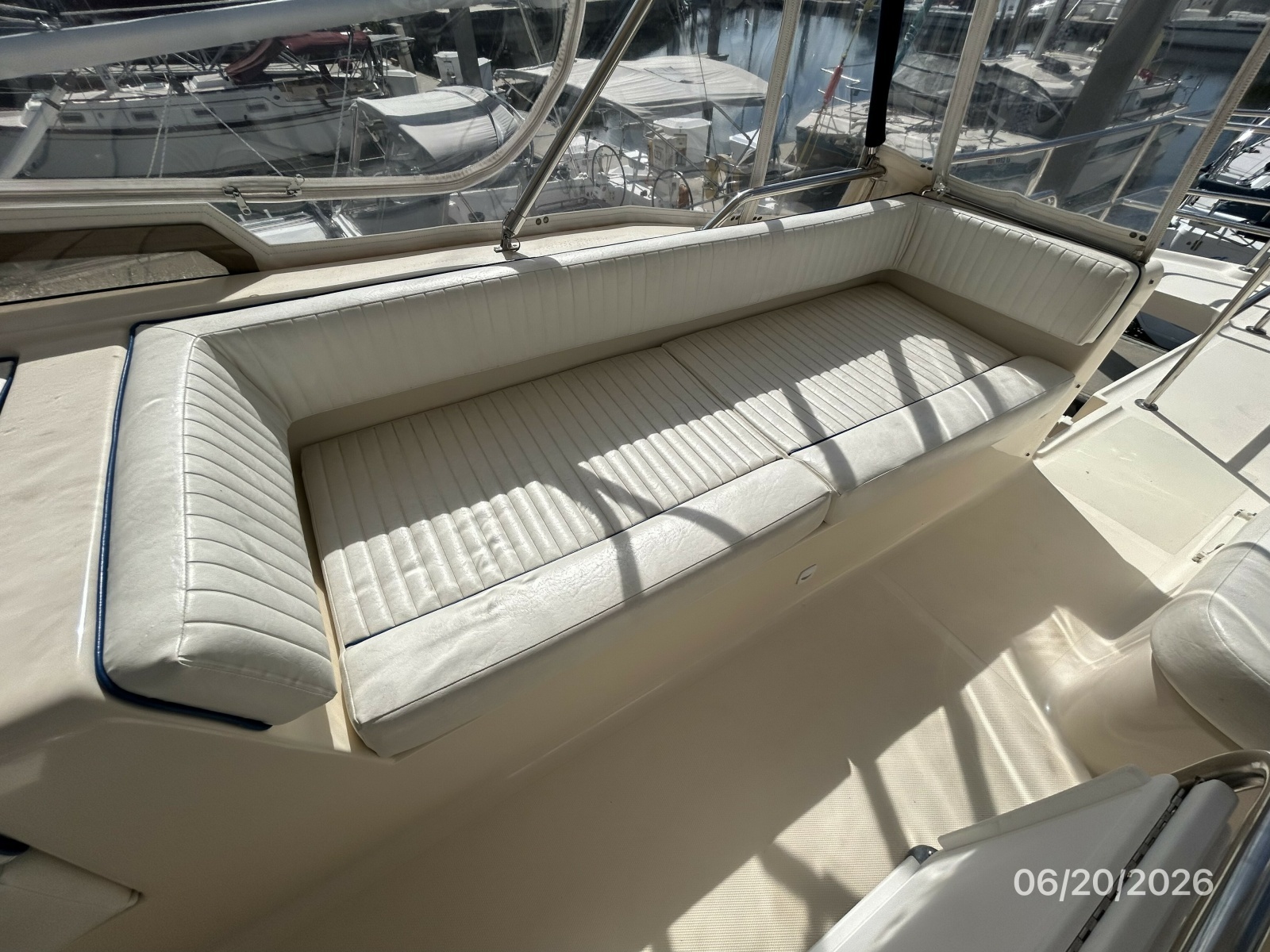 40' Mainship flybridge starboard aft seating