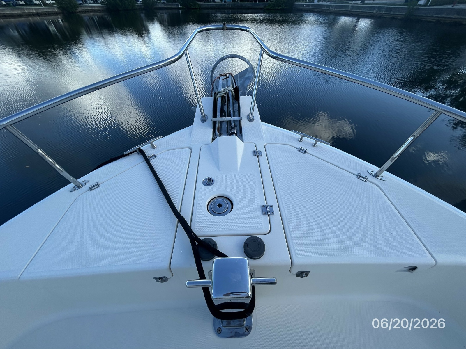 40' Mainship anchor windlass2