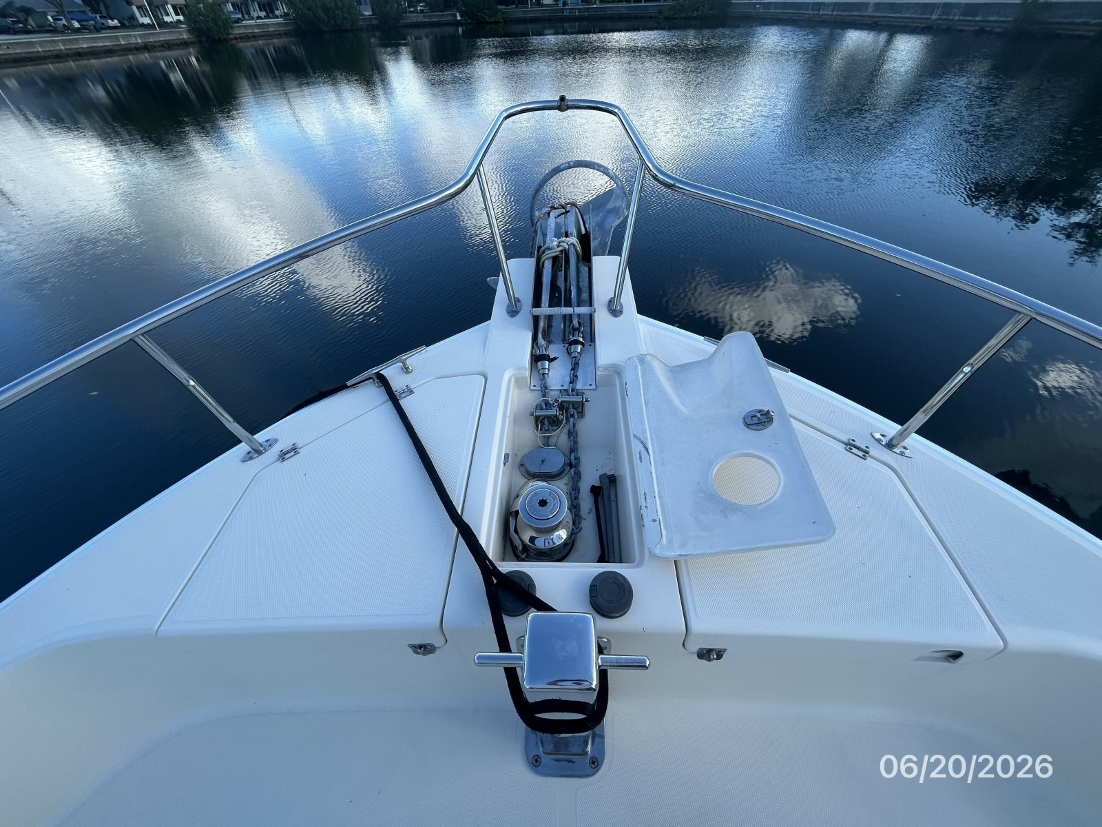 40' Mainship anchor windlass1