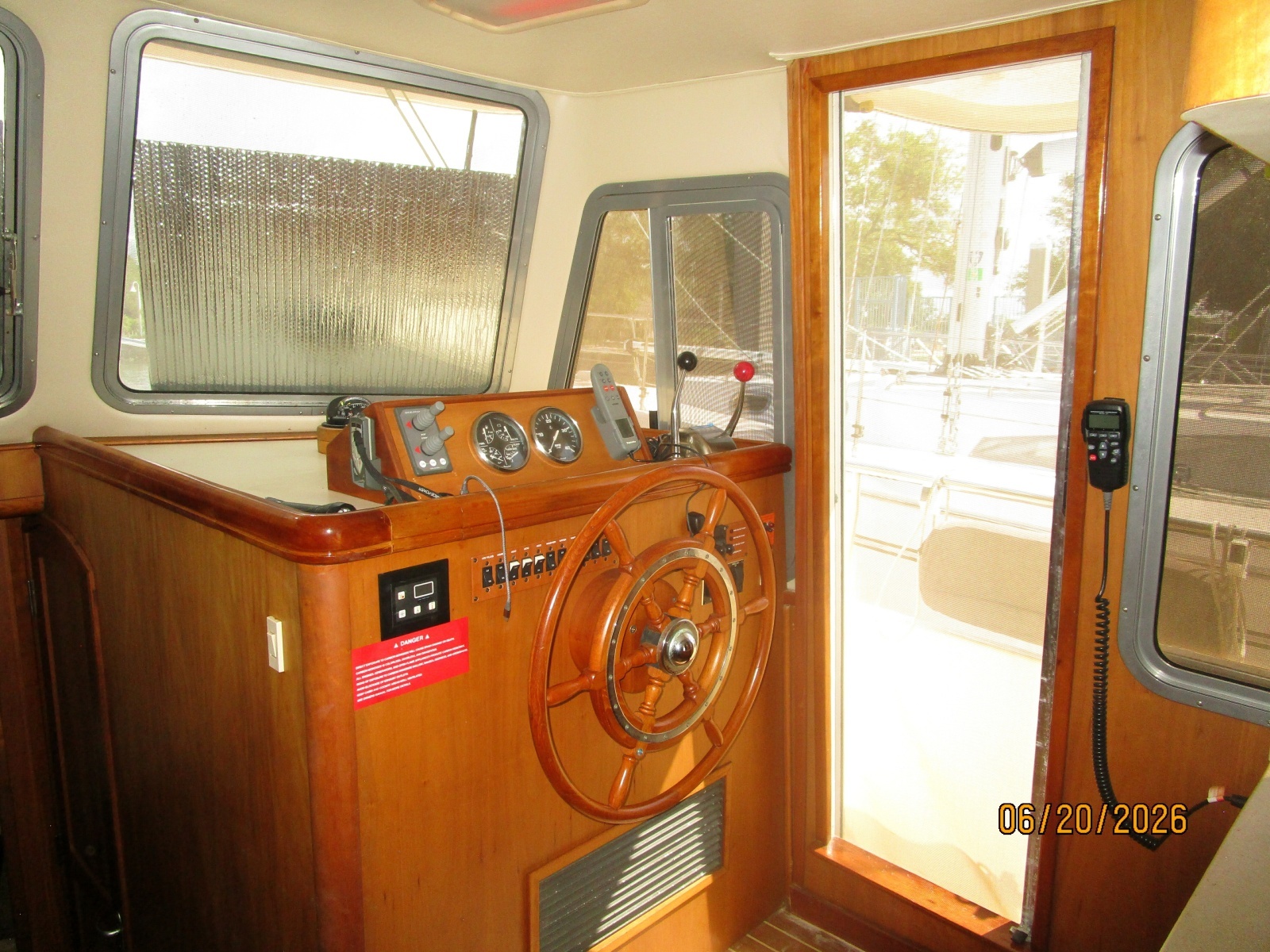 40' Mainship lower helm1