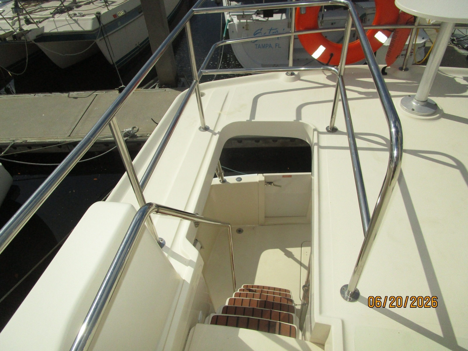 40' Mainship flybridge-aftdeck stairs