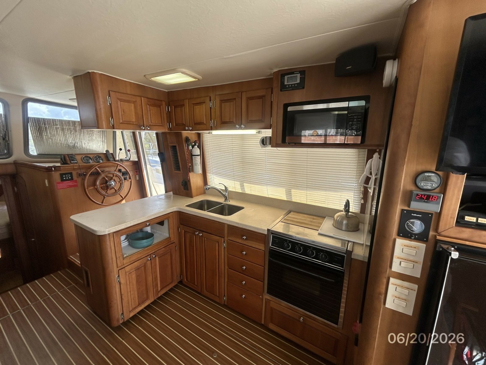 40' Mainship galley1