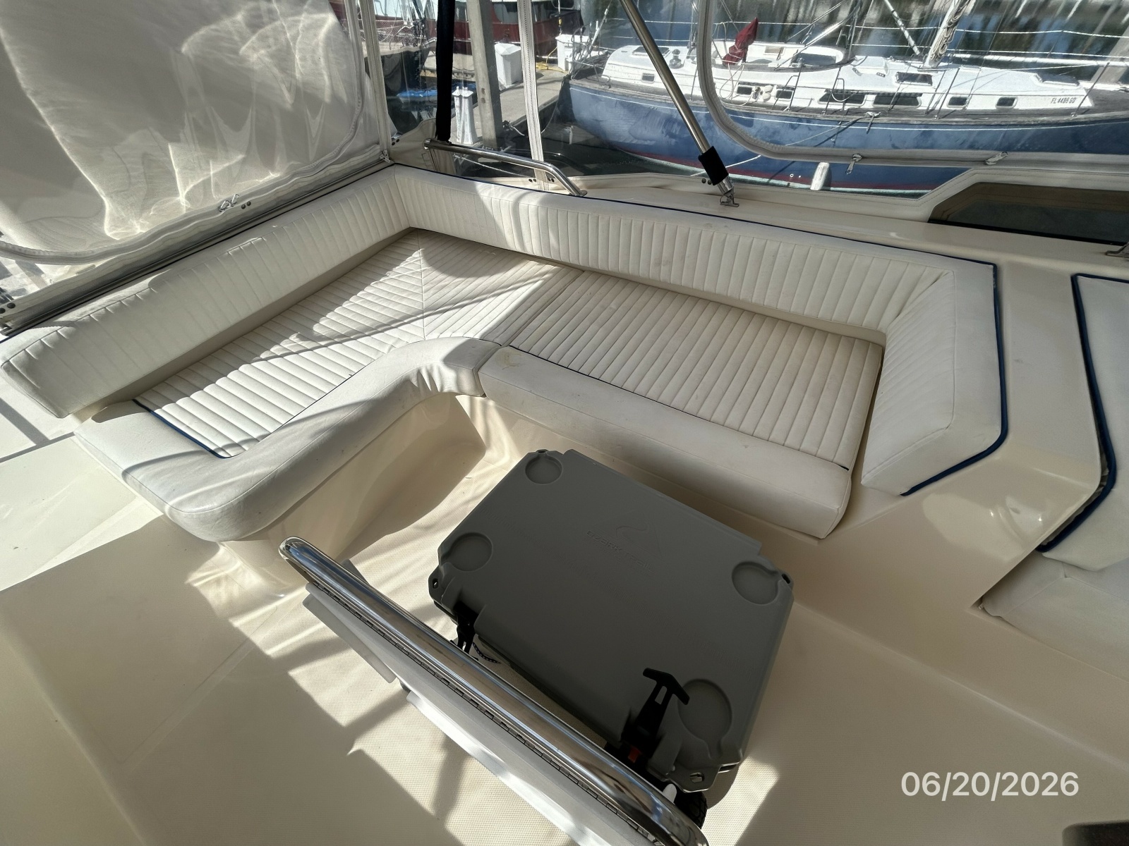 40' Mainship flybridge port aft seating