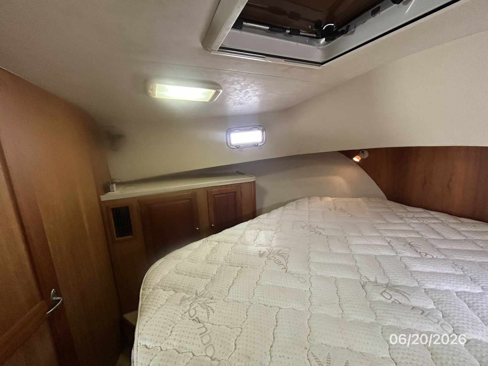 40' Mainship master stateroom port
