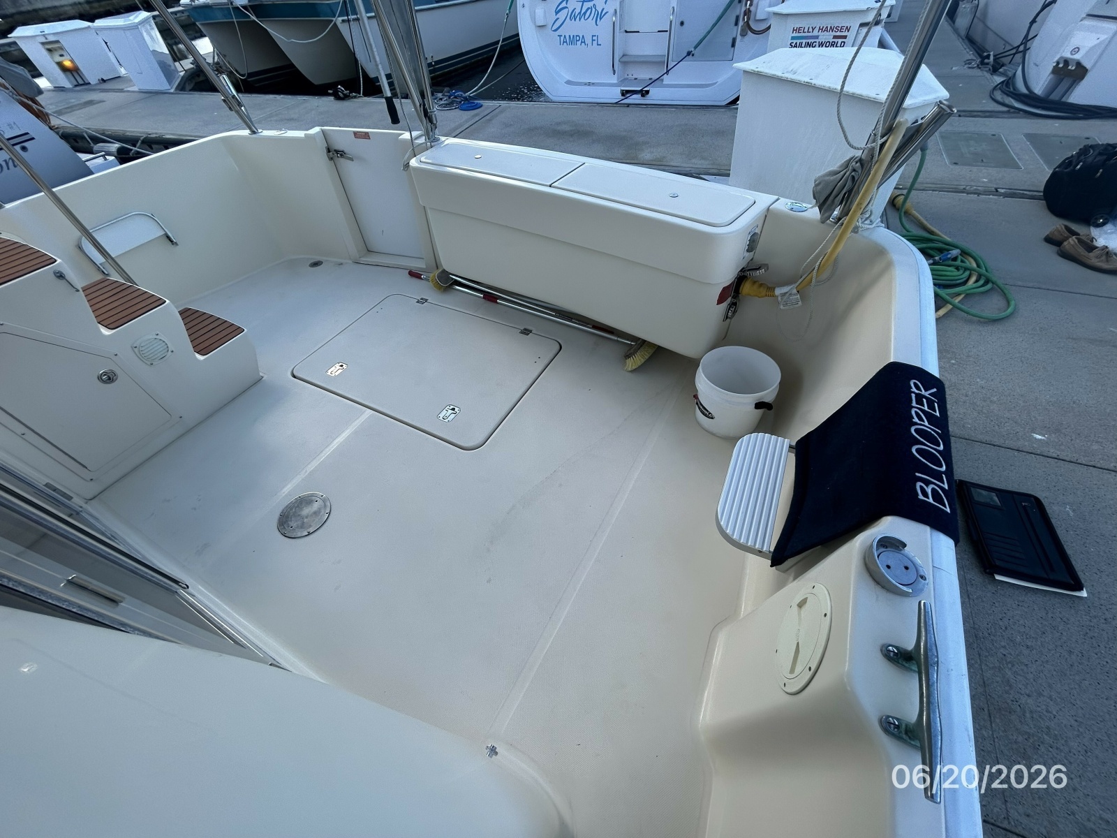 40' Mainship aftdeck1