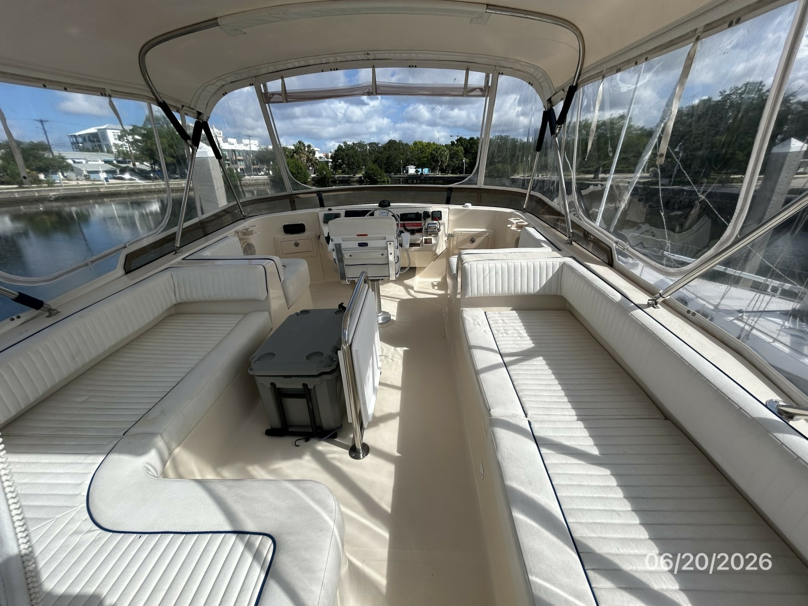 40' Mainship flybridge forward