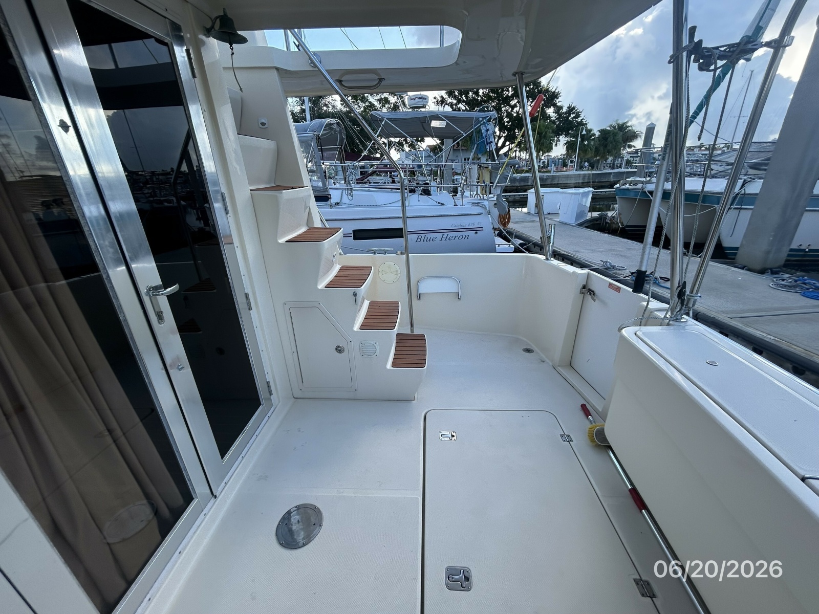 40' Mainship aftdeck starboard