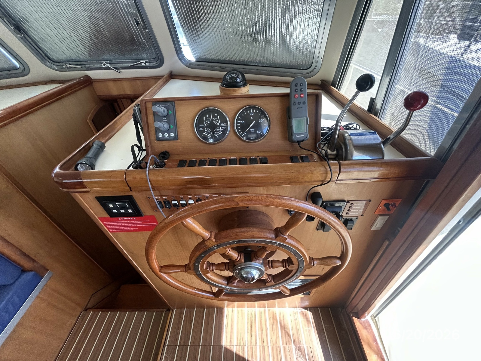 40' Mainship lower helm2