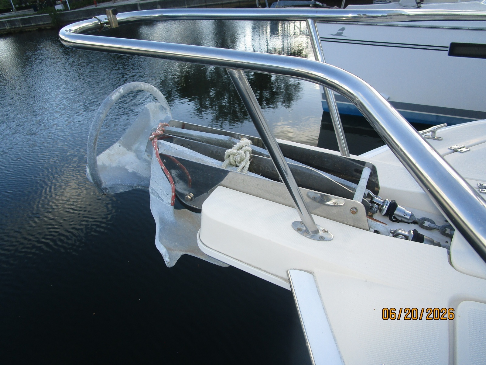 40' Mainship anchors2