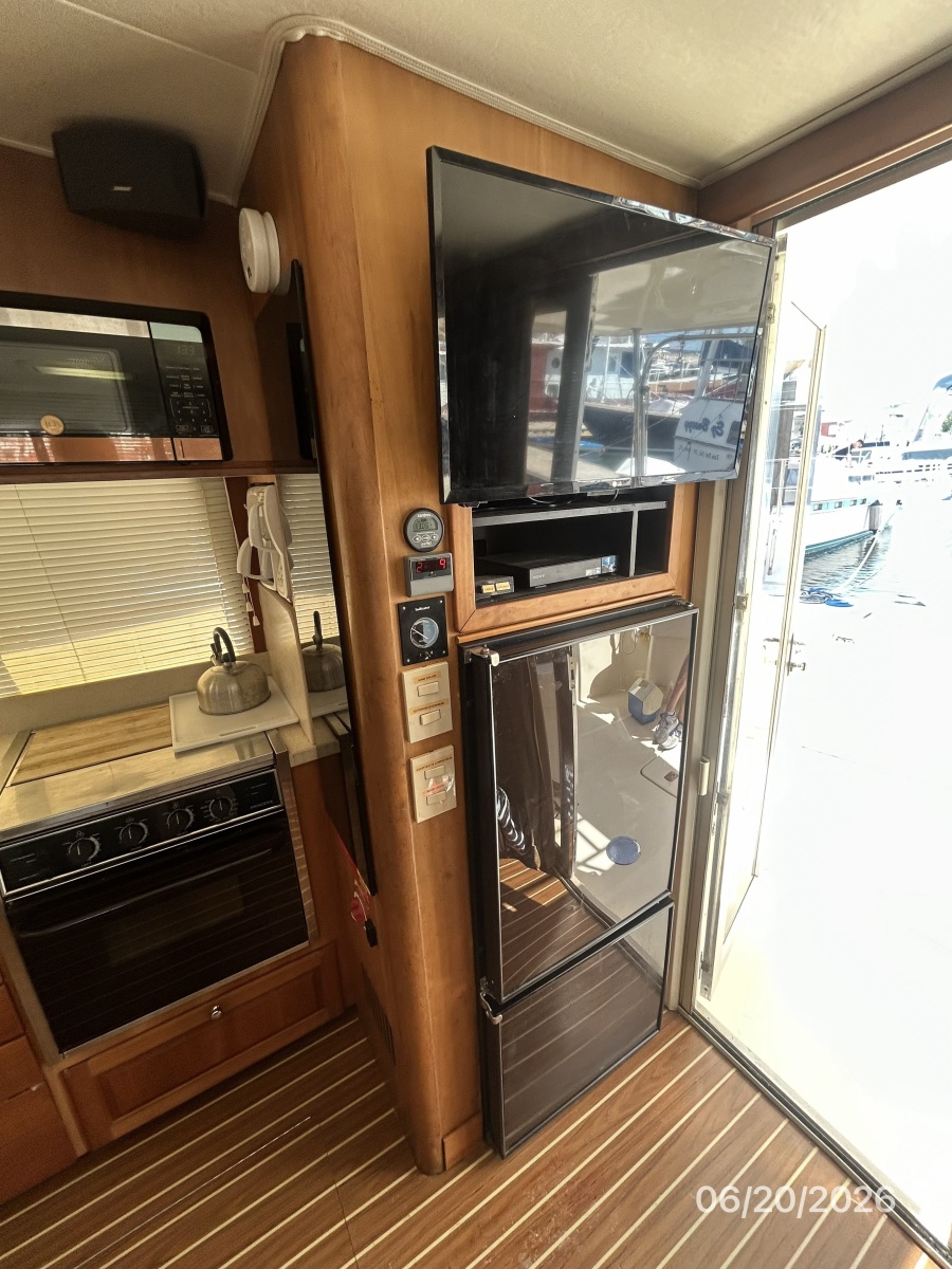 40' Mainship galley2