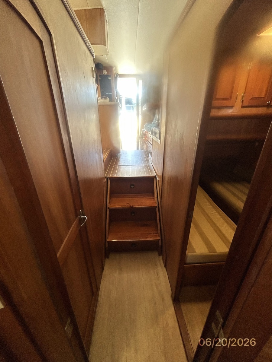 40' Mainship companionway