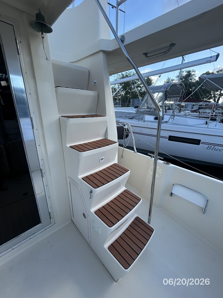 40' Mainship aftdeck-flybridge stairs