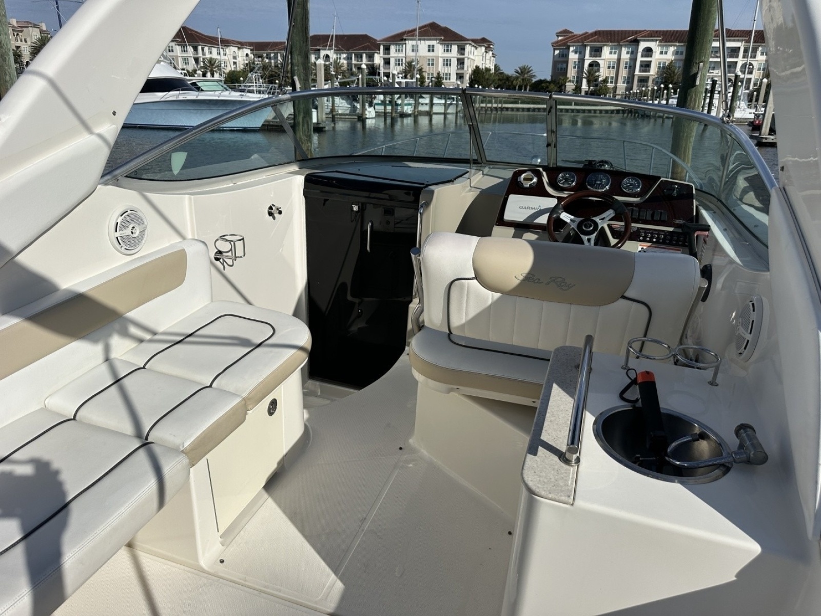 2010 Sea Ray Sundancer 260