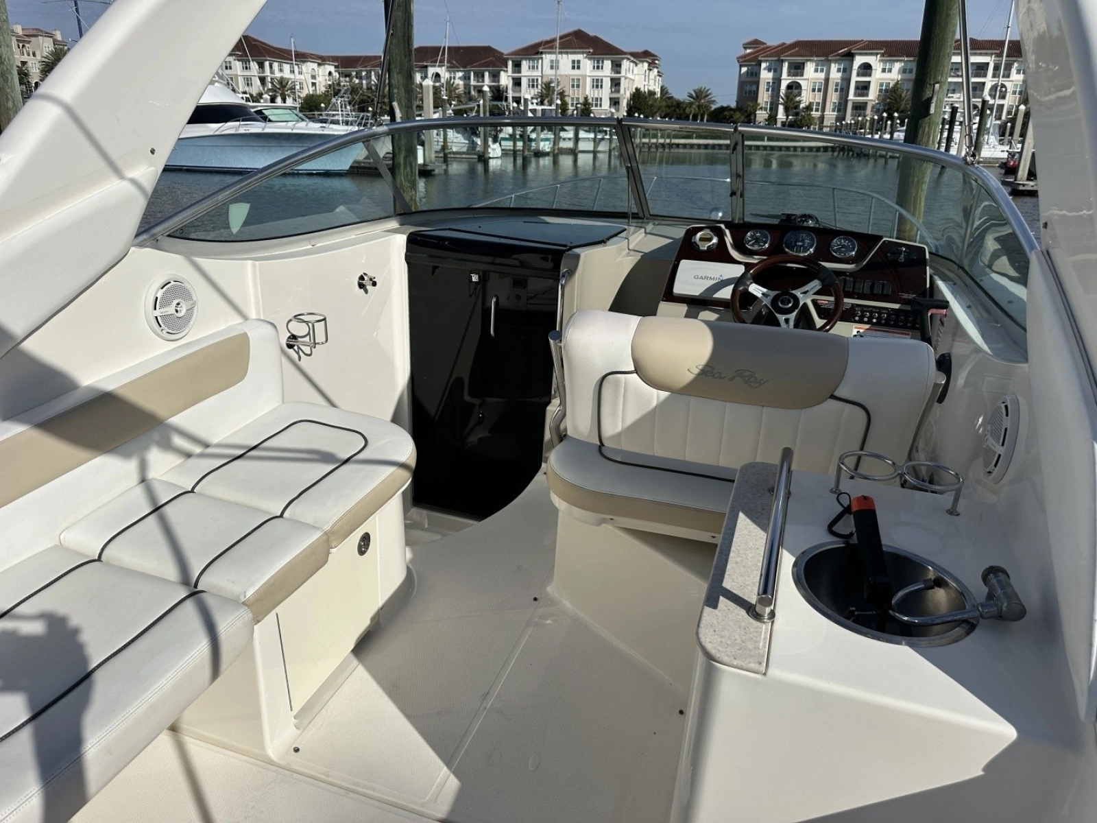 2010 Sea Ray Sundancer 260