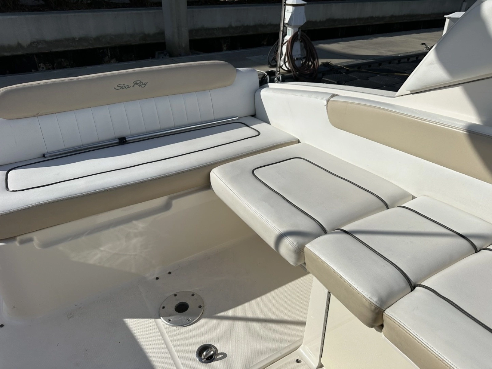 2010 Sea Ray Sundancer 260