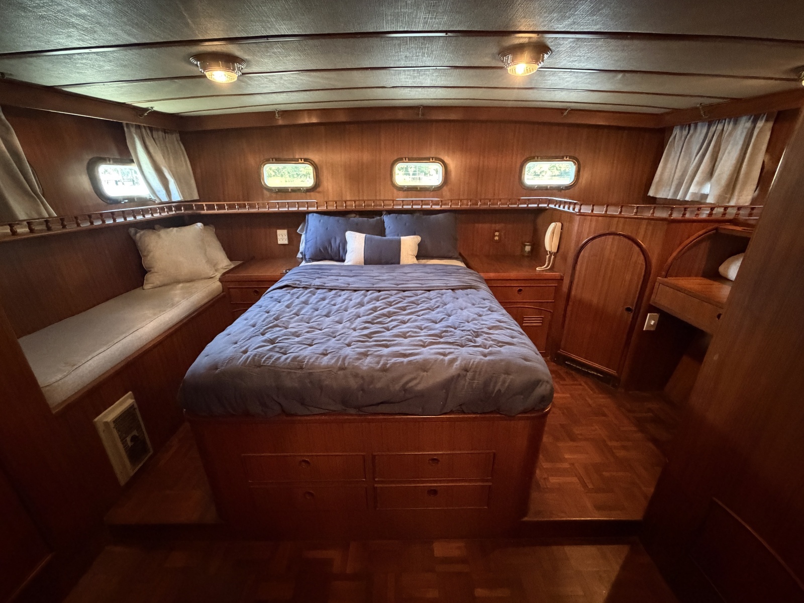 1981 Marine Trader 50