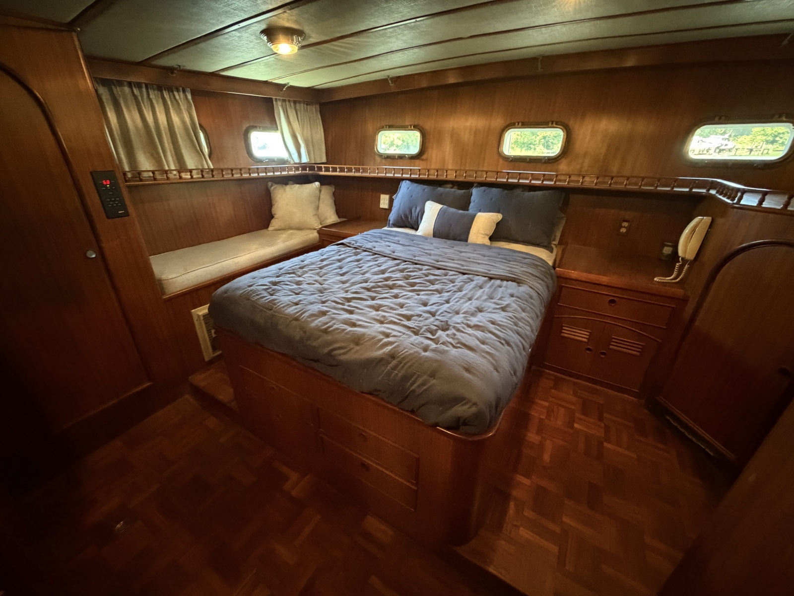1981 Marine Trader 50