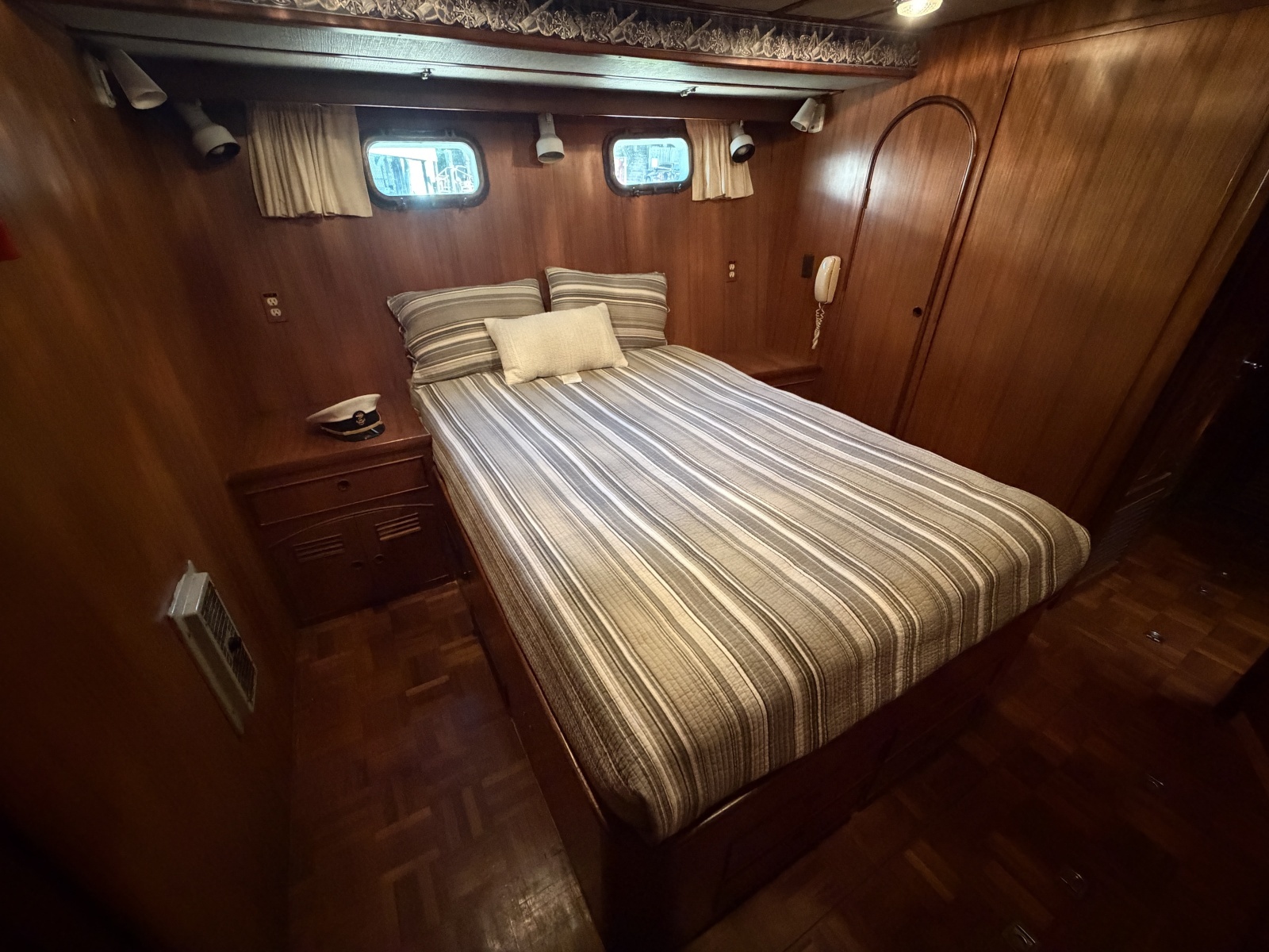 1981 Marine Trader 50