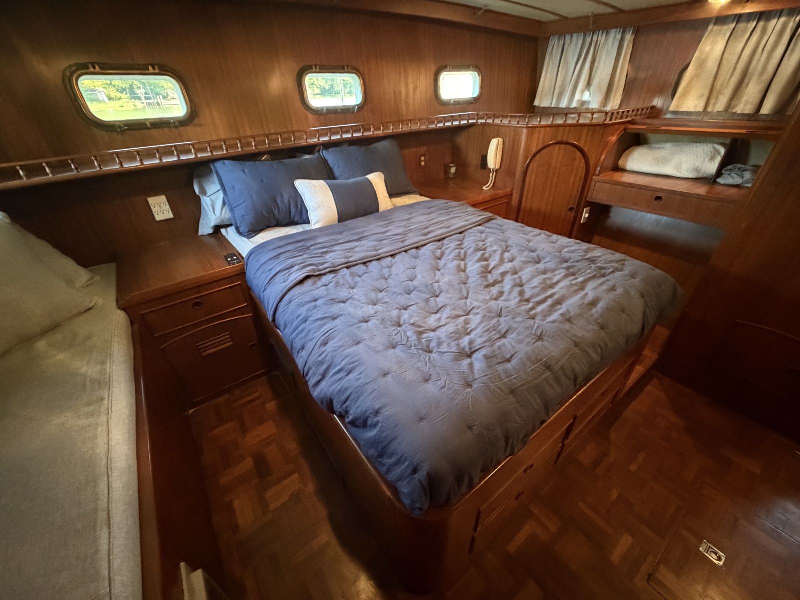 1981 Marine Trader 50