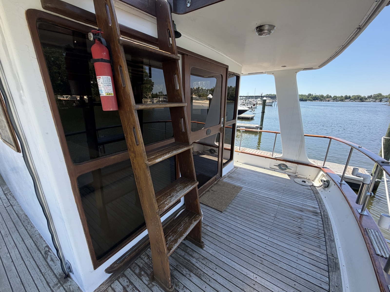 1981 Marine Trader 50