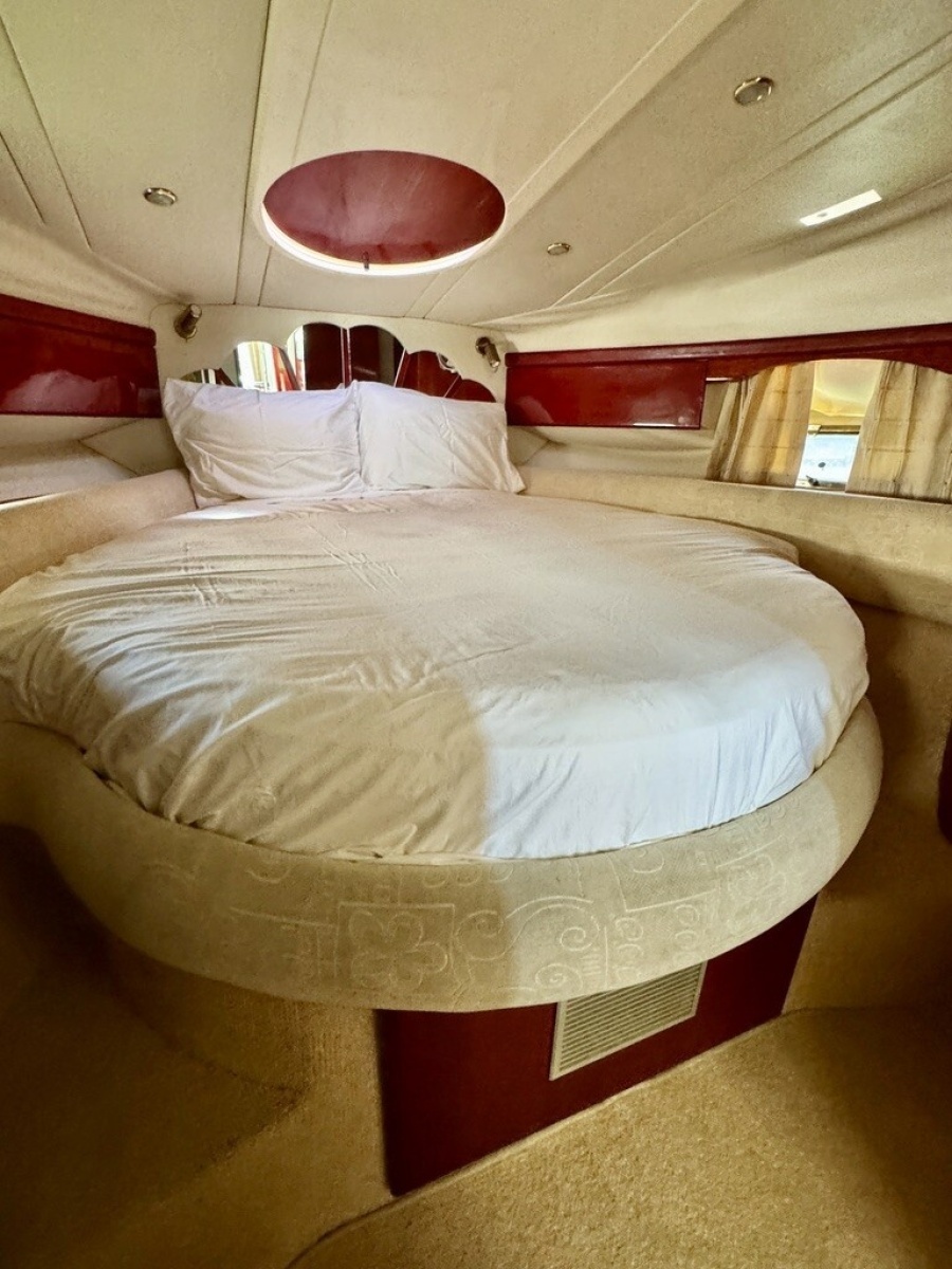 1999 Birchwood Challenger 450 Flybridge