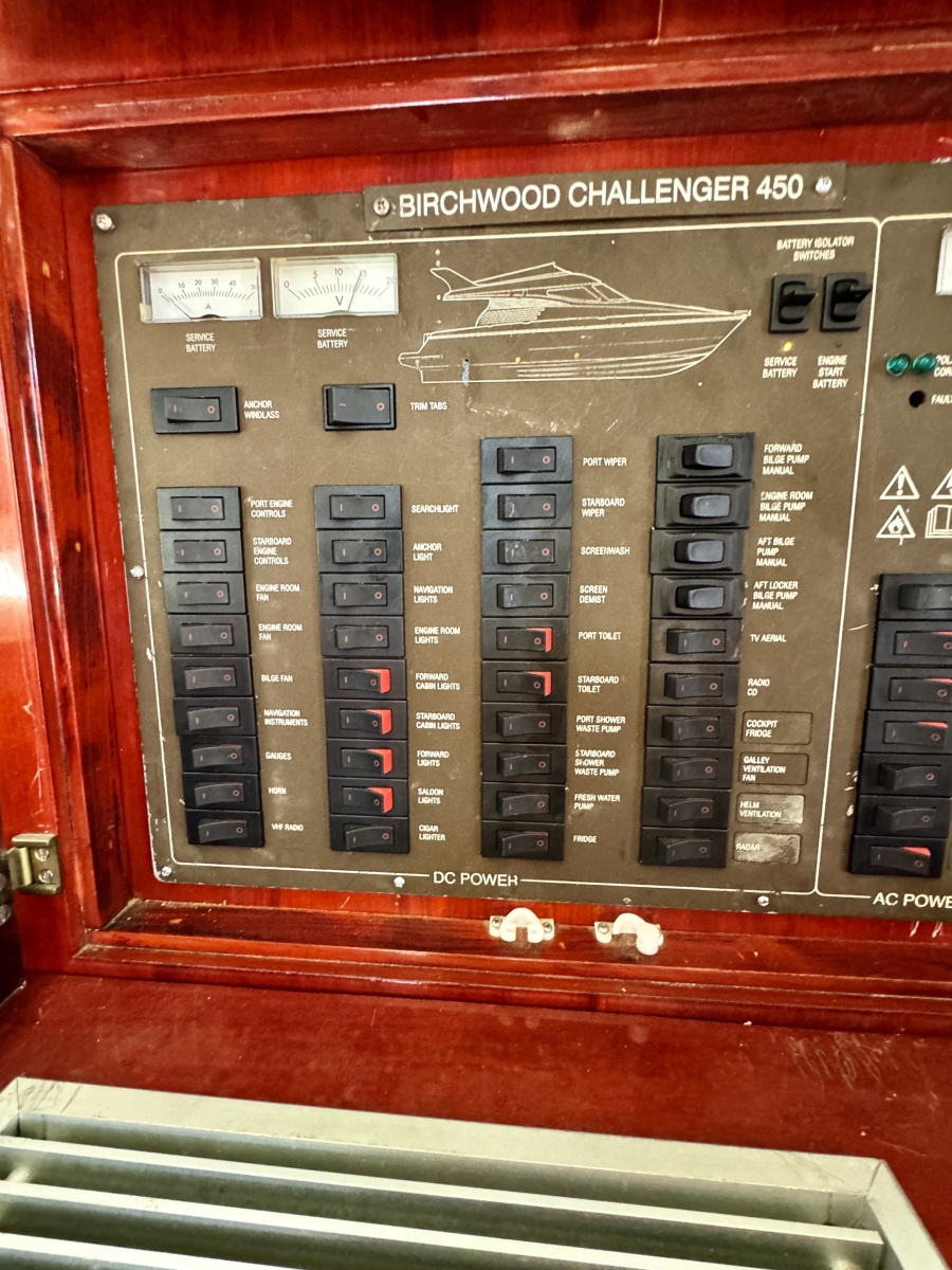1999 Birchwood Challenger 450 Flybridge