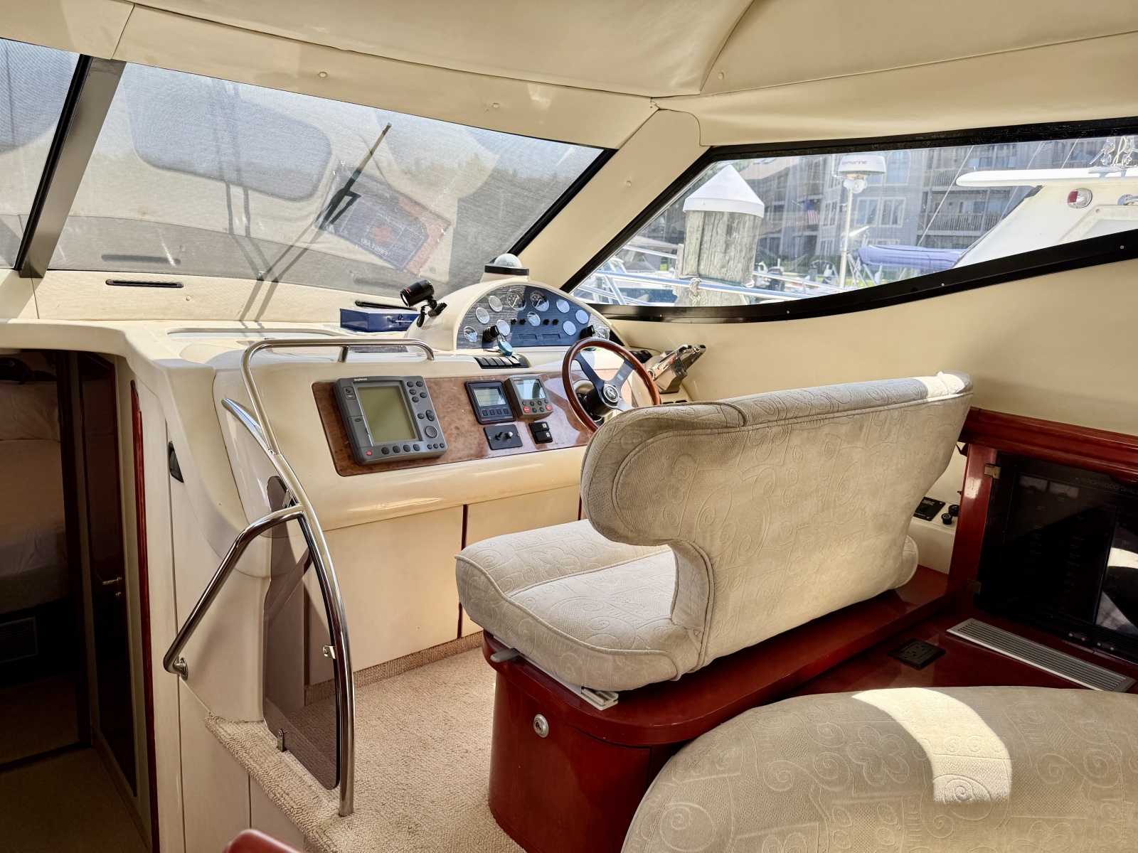1999 Birchwood Challenger 450 Flybridge