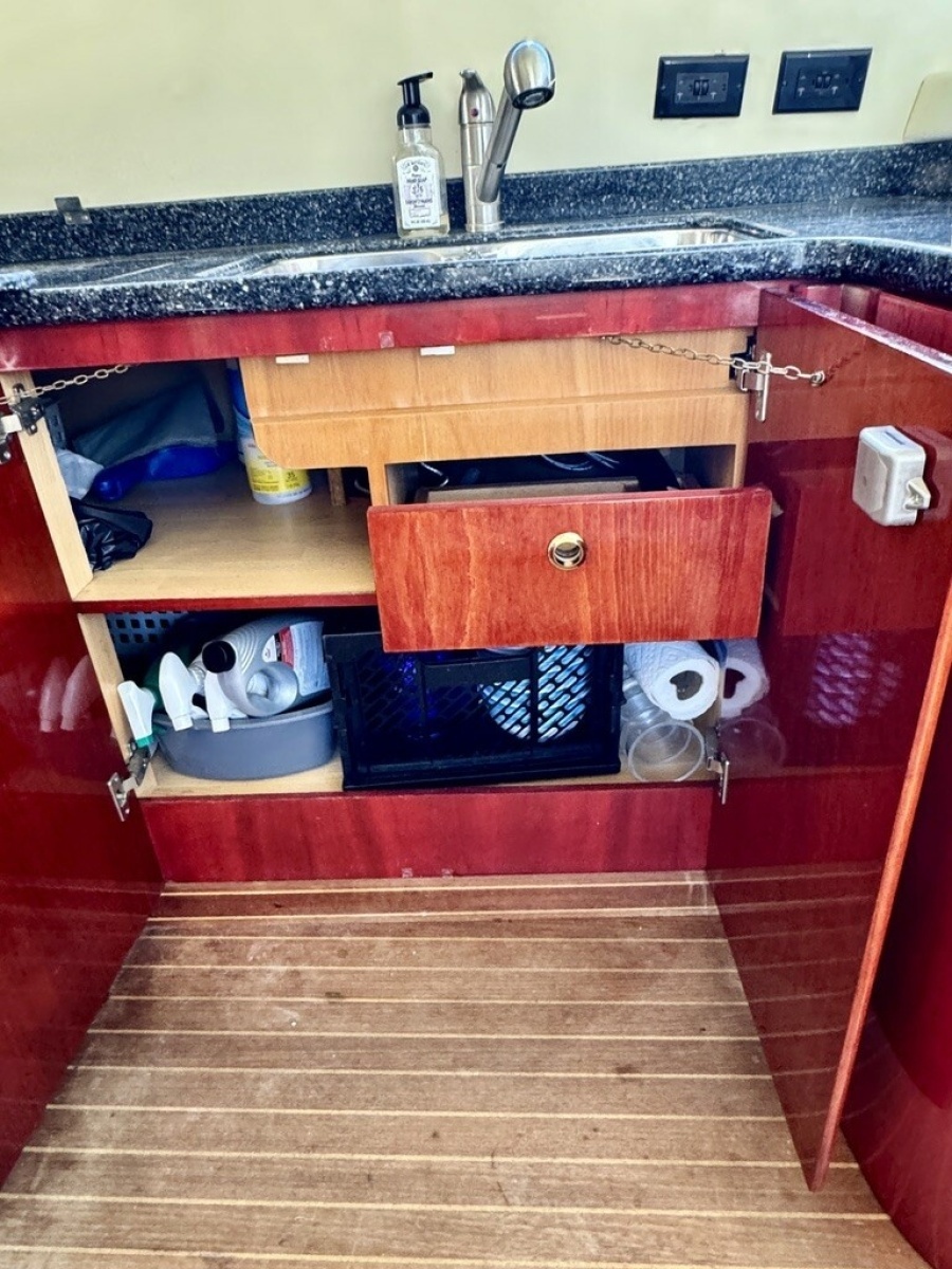 1999 Birchwood Challenger 450 Flybridge