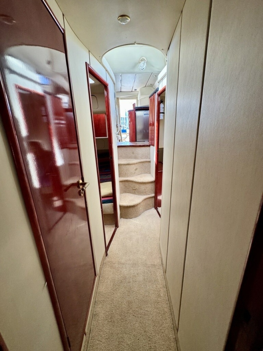 1999 Birchwood Challenger 450 Flybridge
