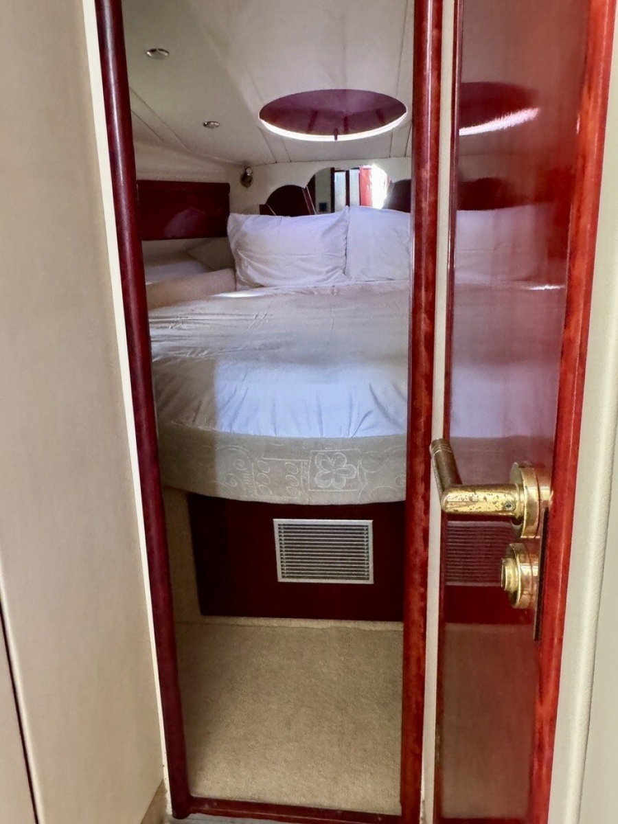 1999 Birchwood Challenger 450 Flybridge
