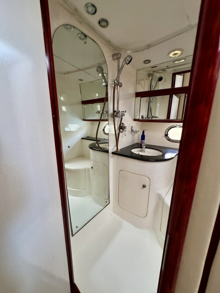 1999 Birchwood Challenger 450 Flybridge