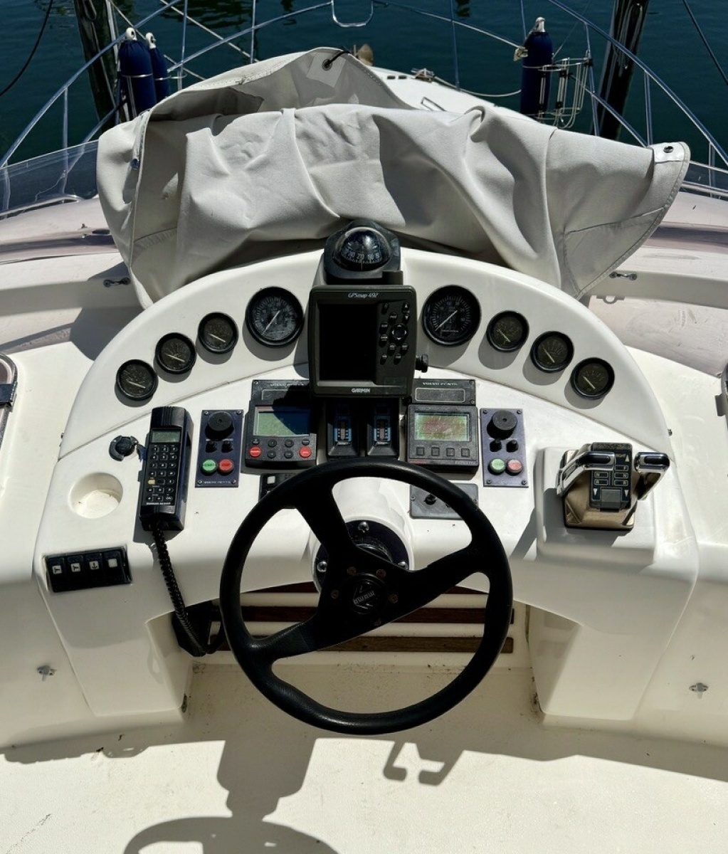 1999 Birchwood Challenger 450 Flybridge