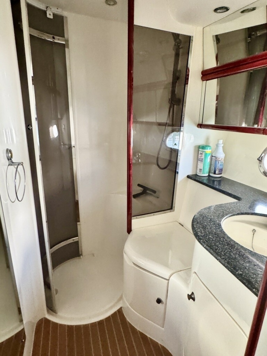 1999 Birchwood Challenger 450 Flybridge