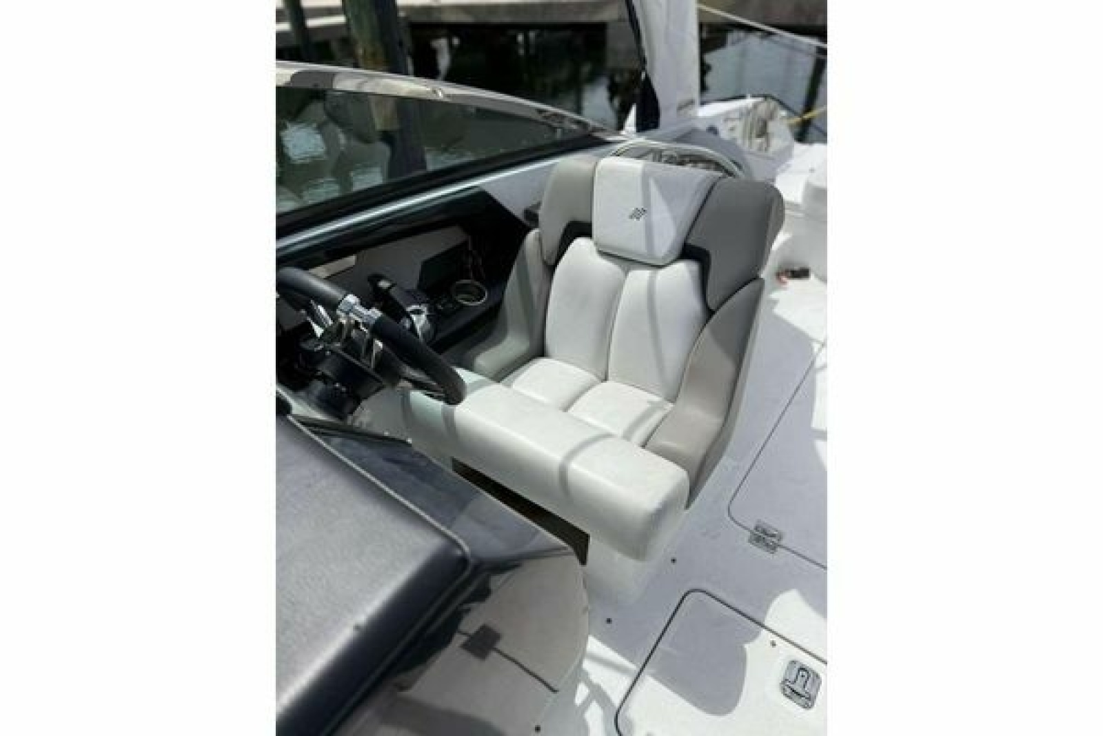 2022 Four Winns H290 OB