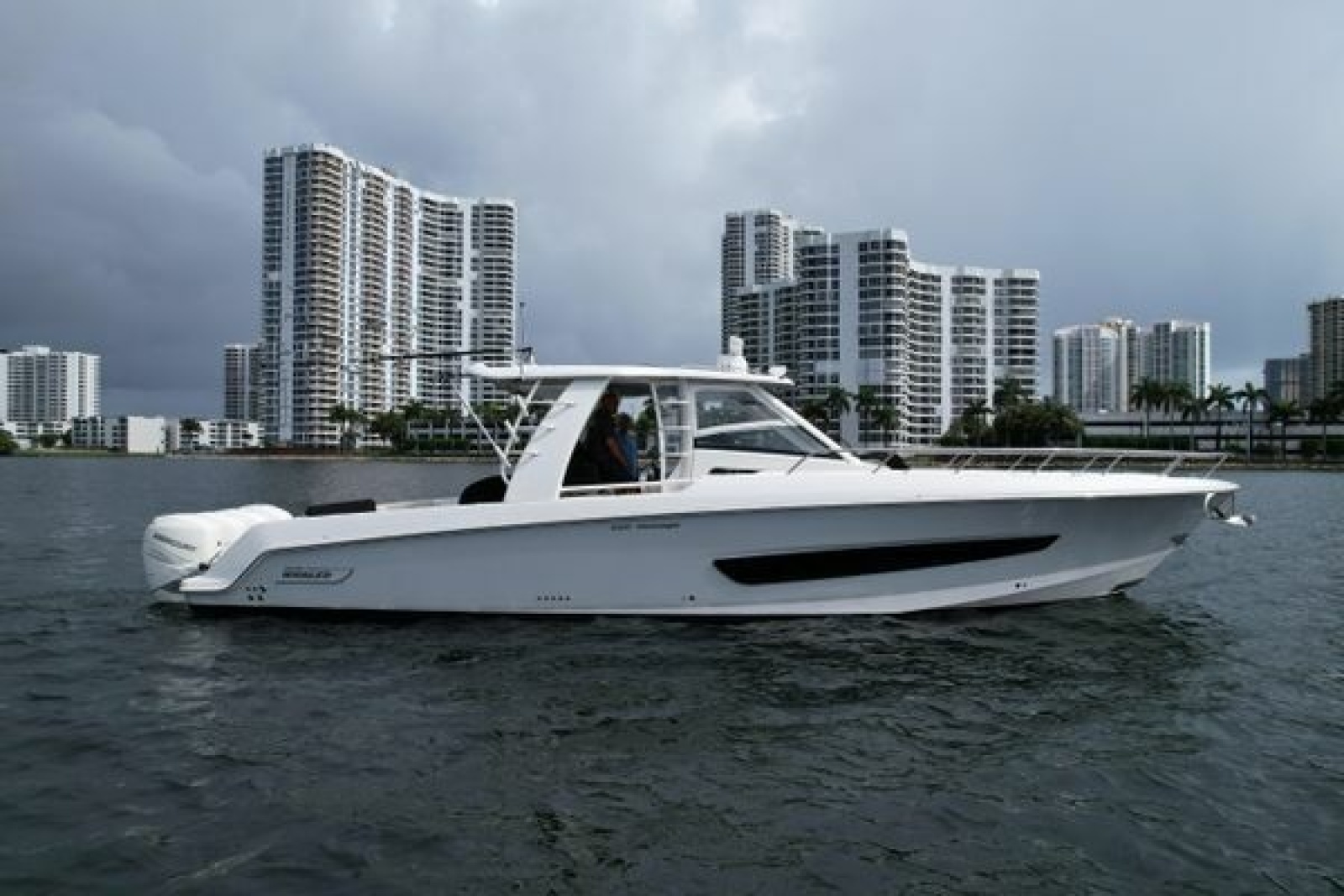 2020 Boston Whaler 420 Outrage