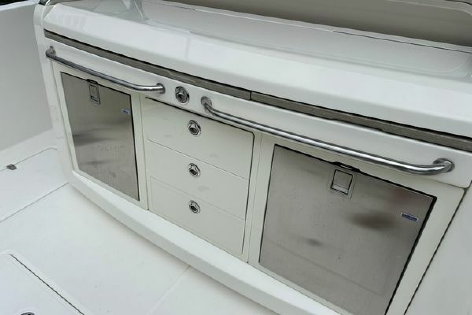 2020 Boston Whaler 420 Outrage
