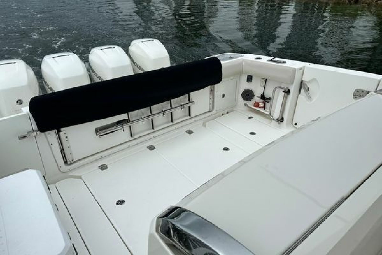 2020 Boston Whaler 420 Outrage