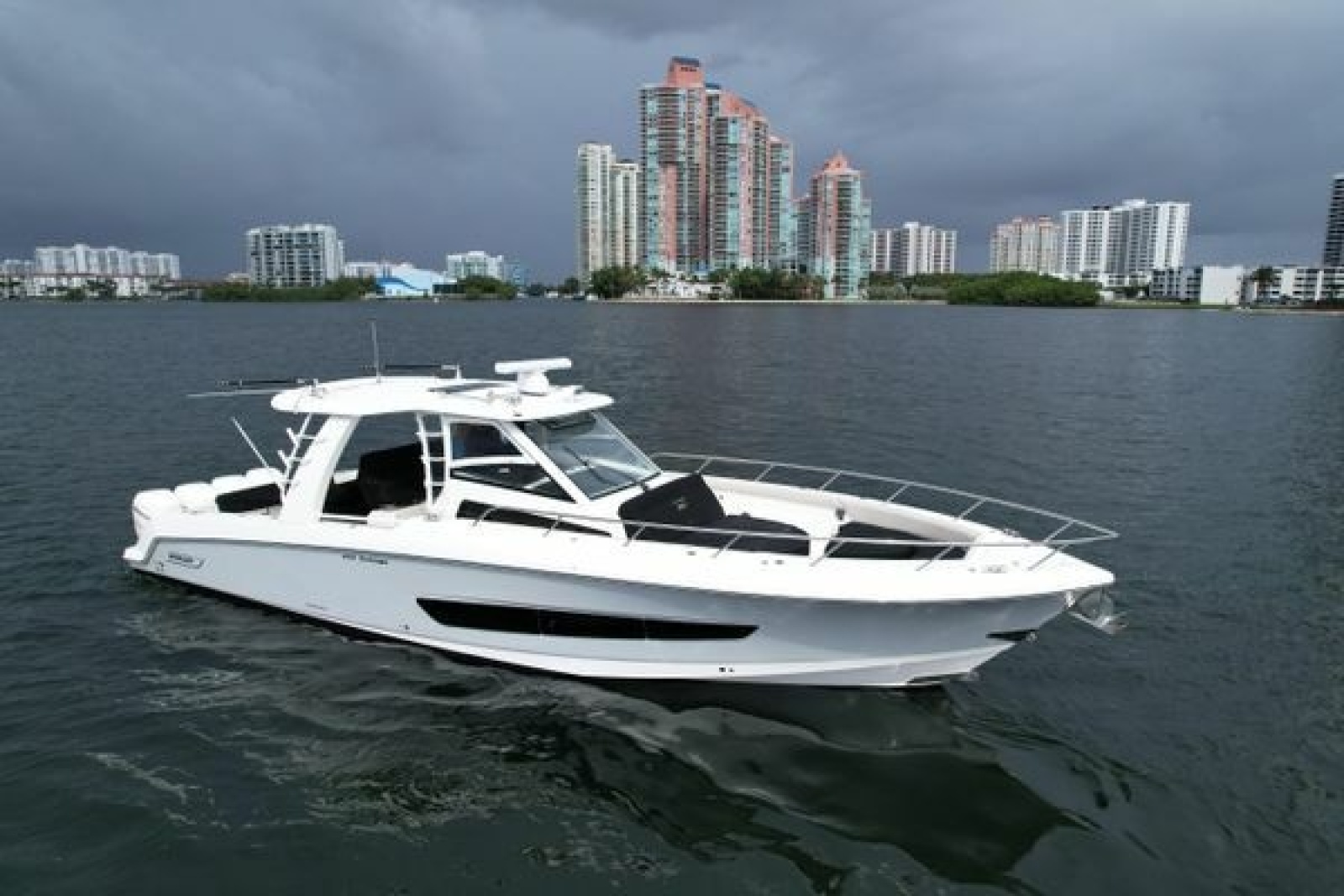 2020 Boston Whaler 420 Outrage