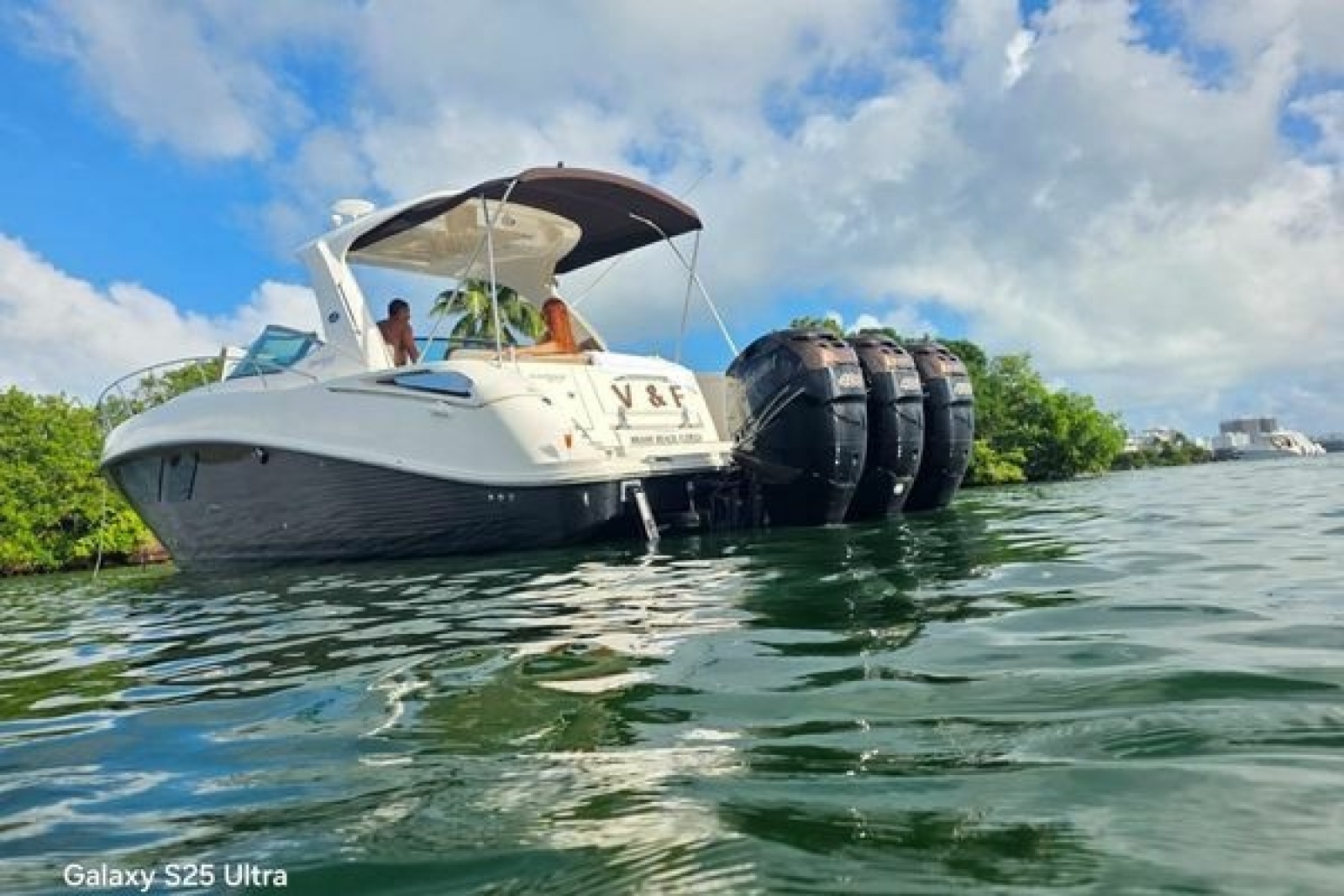 2010 Sea Ray 370 Sundancer