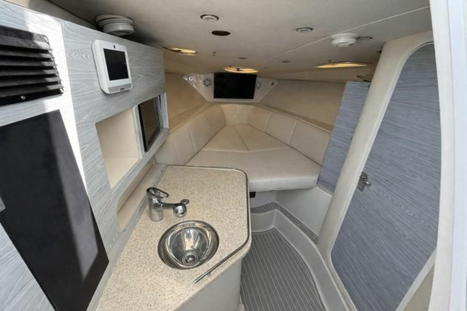2010 Hydra-Sports Vector 3500 VX
