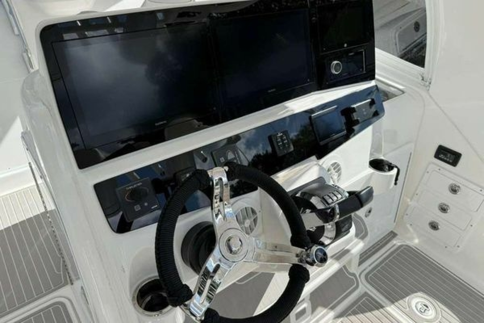 2010 Hydra-Sports Vector 3500 VX