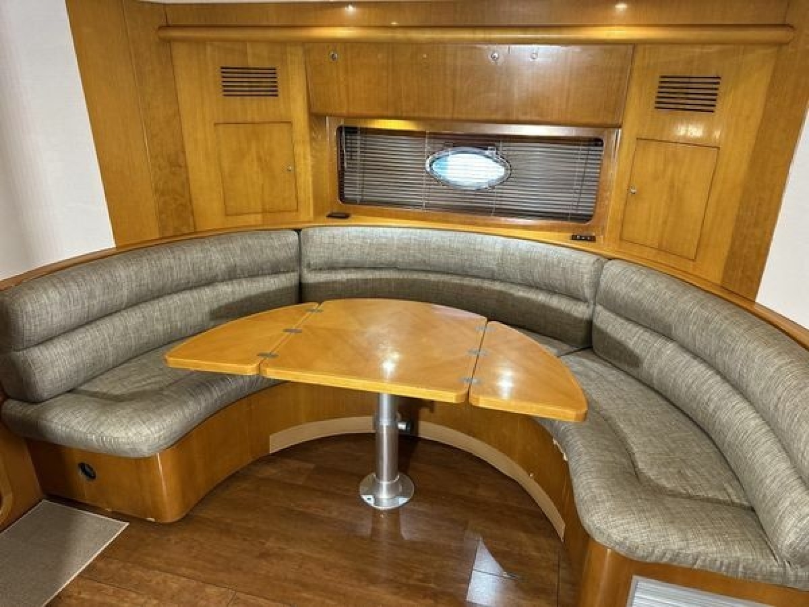 1999 Uniesse 57 Open