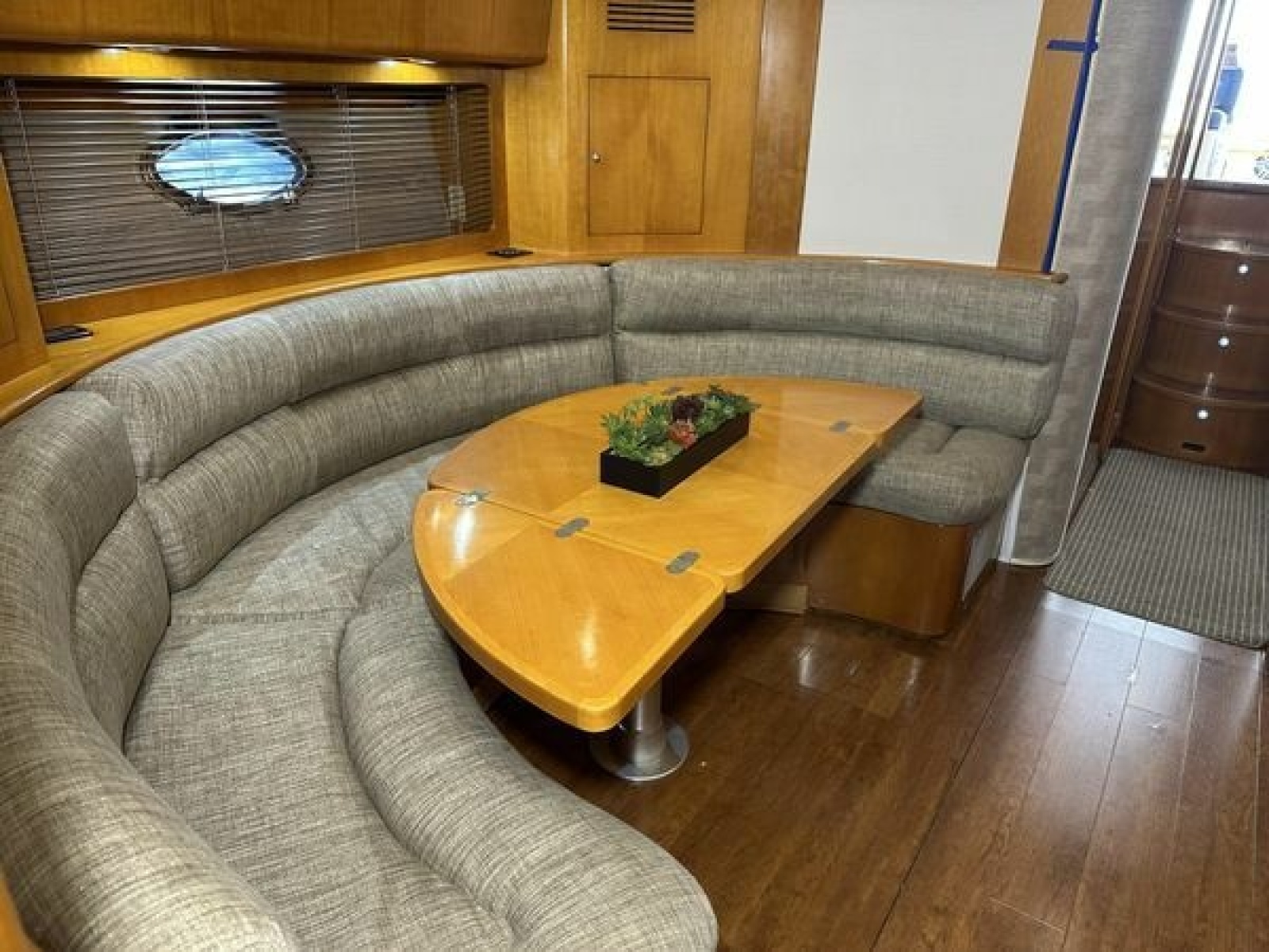 1999 Uniesse 57 Open