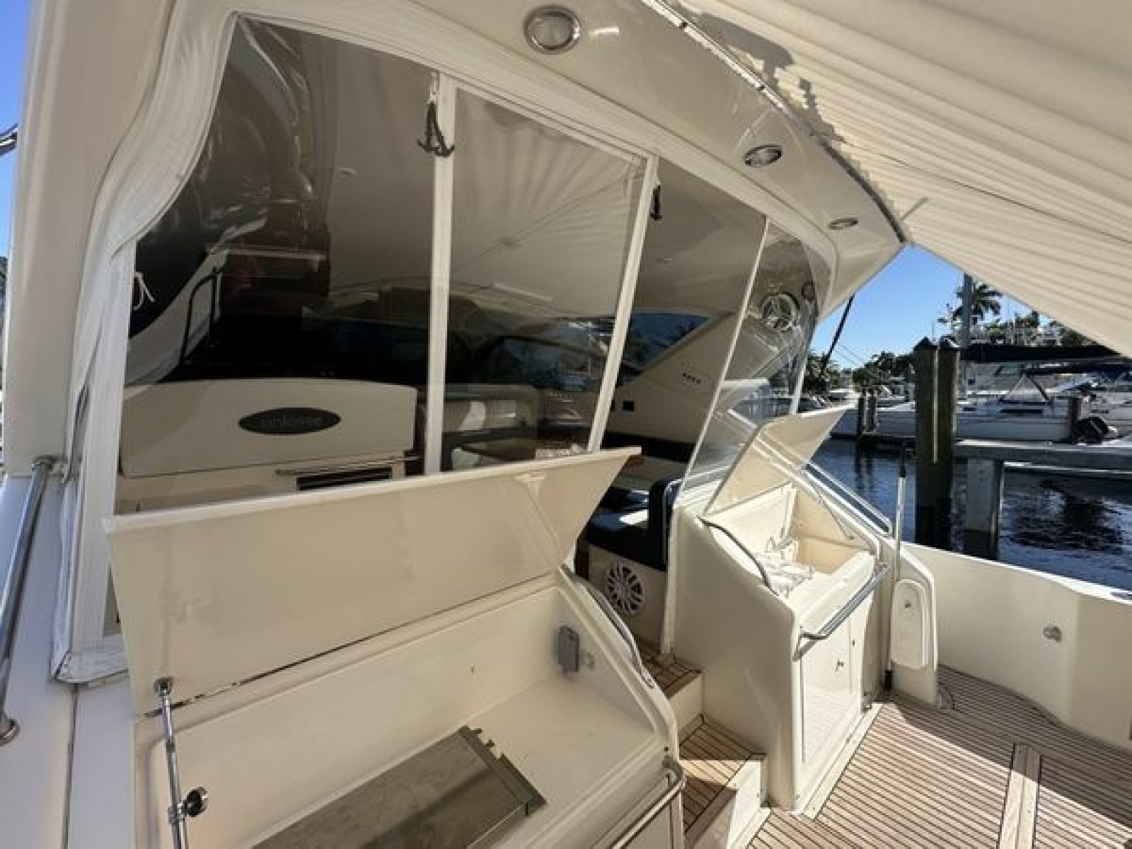 1999 Uniesse 57 Open