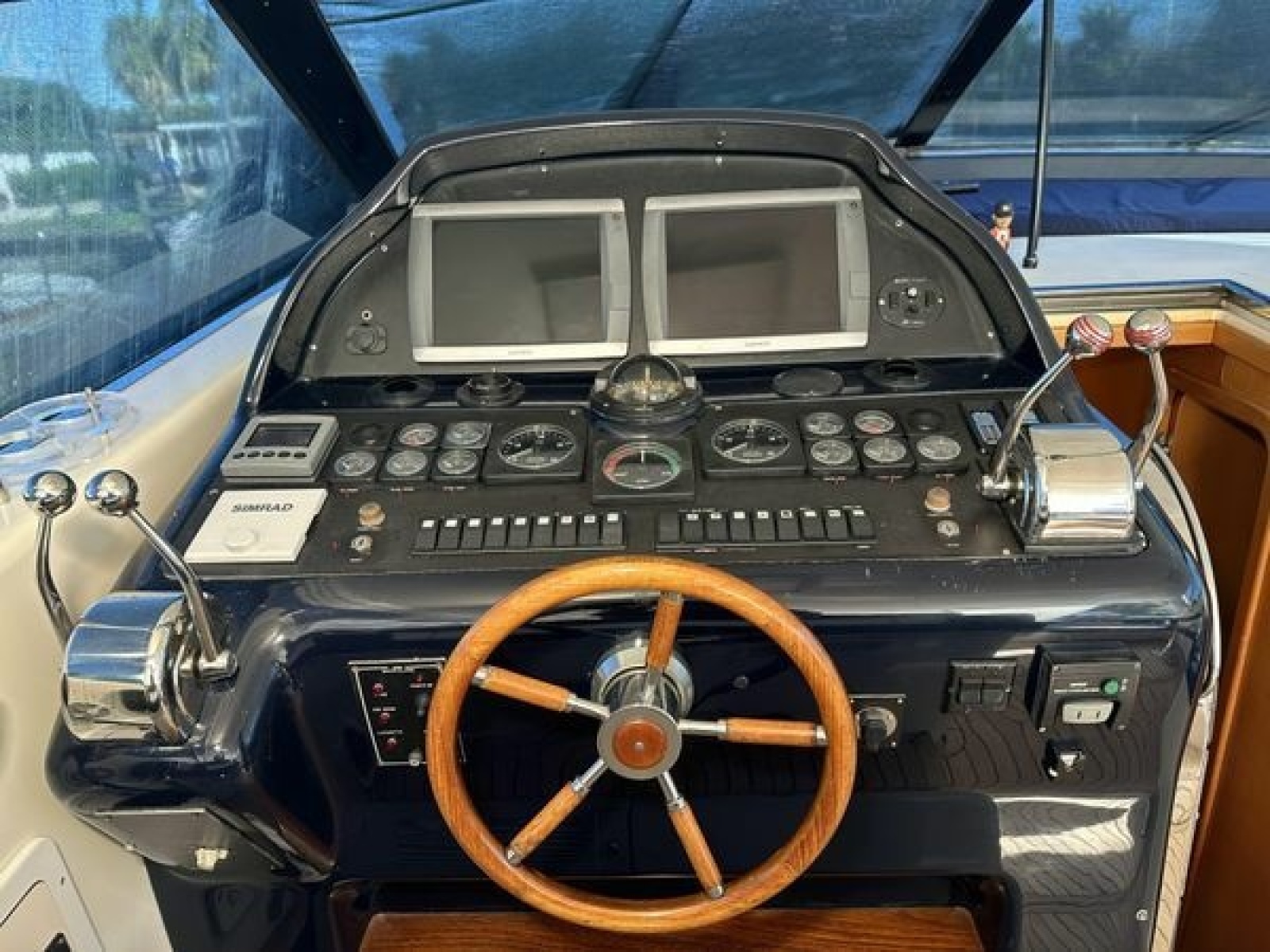 1999 Uniesse 57 Open
