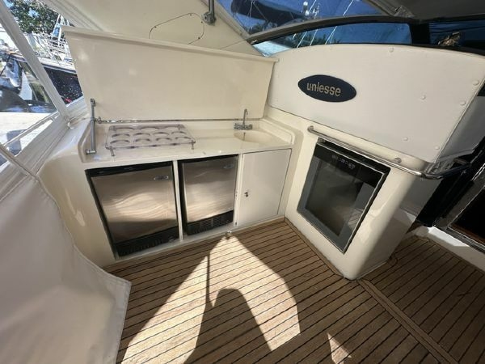 1999 Uniesse 57 Open